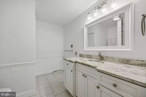 Bath - 7993 Pleasant Ct, Frederick, MD 21701 photo 5 of 6