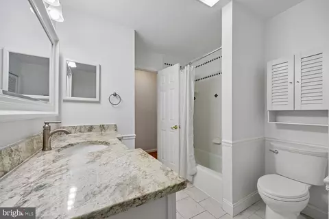 Bath - 7993 Pleasant Ct, Frederick, MD 21701 photo 4 of 6