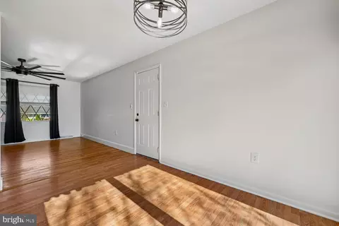 Living - 7993 Pleasant Ct, Frederick, MD 21701 photo 3 of 5