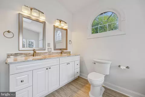 Bath - 7993 Pleasant Ct, Frederick, MD 21701 photo 3 of 6