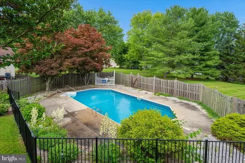Exterior - 7993 Pleasant Ct, Frederick, MD 21701 photo 2 of 26