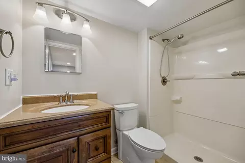 Bath - 7993 Pleasant Ct, Frederick, MD 21701 photo 6 of 6
