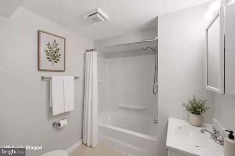 Bath - 6380 New Haven Ct, Frederick, MD 21703 photo 3 of 3