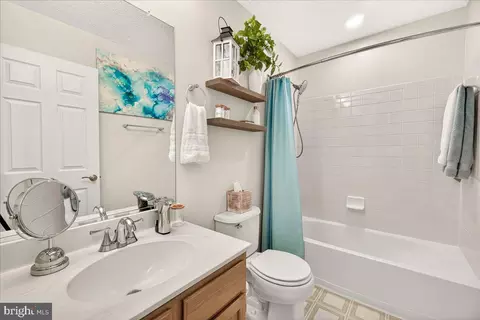 Bath - 701 Angelwing Ln, Frederick, MD 21703 photo 3 of 4