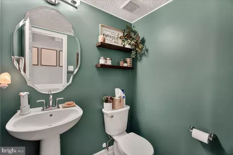 Entry Way - 701 Angelwing Ln, Frederick, MD 21703 photo 5 of 7