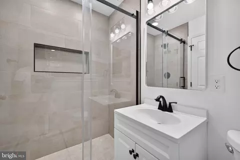 Bath - 7135 Collinsworth Pl, Frederick, MD 21703 photo 3 of 3