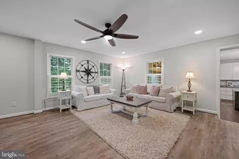 Entry Way - 8730 Mapleville, Mount Airy, MD 21771 photo 4 of 10