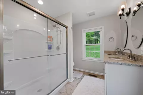 Bath - 8730 Mapleville, Mount Airy, MD 21771 photo 3 of 8