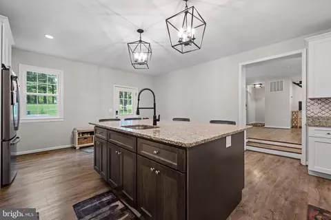 Entry Way - 8730 Mapleville, Mount Airy, MD 21771 photo 3 of 10