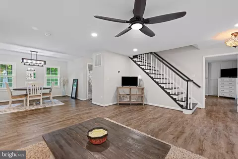 Entry Way - 8730 Mapleville, Mount Airy, MD 21771 photo 2 of 10