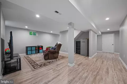 Entry Way - 8730 Mapleville, Mount Airy, MD 21771 photo 8 of 10