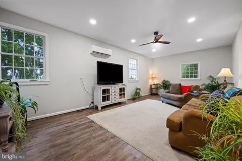 Living - 8730 Mapleville, Mount Airy, MD 21771 photo 1 of 2