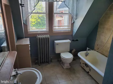Bath - 33 E Main St, Middletown, MD 21769 photo 1 of 2