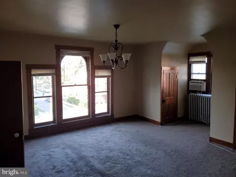 Living - 33 E Main St, Middletown, MD 21769 photo 1 of 6