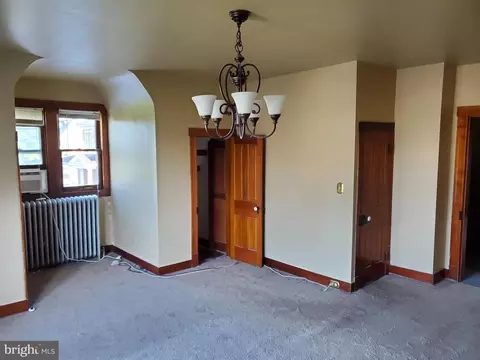 Living - 33 E Main St, Middletown, MD 21769 photo 2 of 6