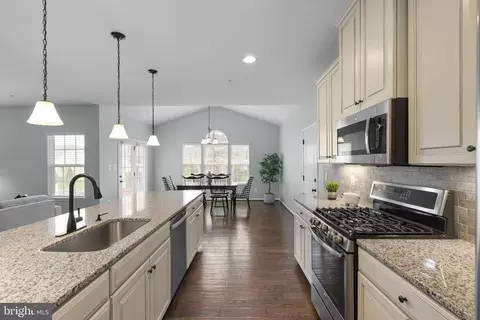 Entry Way - 4709 Puller Dr, Jefferson, MD 21755 photo 3 of 11