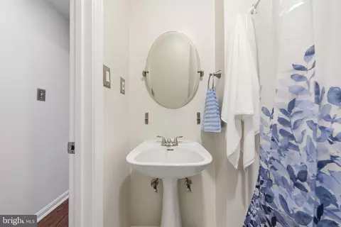 Bath - 1478 Dockside Ct, Frederick, MD 21701 photo 3 of 4