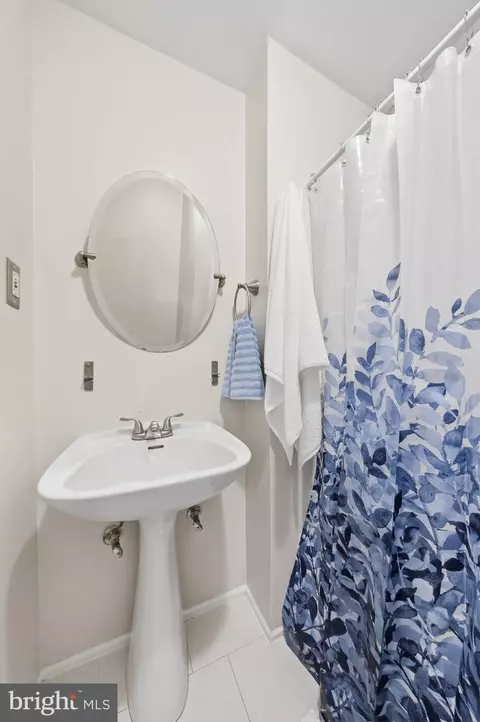 Bath - 1478 Dockside Ct, Frederick, MD 21701 photo 4 of 4
