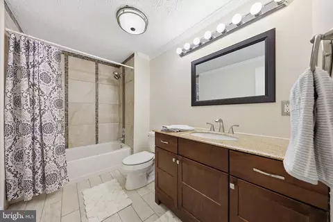 Bath - 1478 Dockside Ct, Frederick, MD 21701 photo 1 of 4