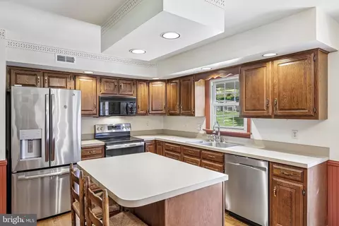 Kitchen - 4108 Spring View Dr, Jefferson, MD 21755 photo 4 of 5
