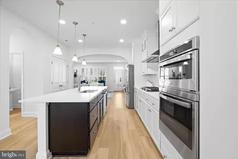 Entry Way - 1120 Holden Rd, Frederick, MD 21701 photo 2 of 11