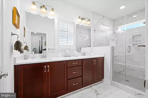 Entry Way - 1120 Holden Rd, Frederick, MD 21701 photo 6 of 11