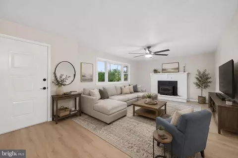 Living - 7052 Linganore Rd, Frederick, MD 21701 photo 1 of 8