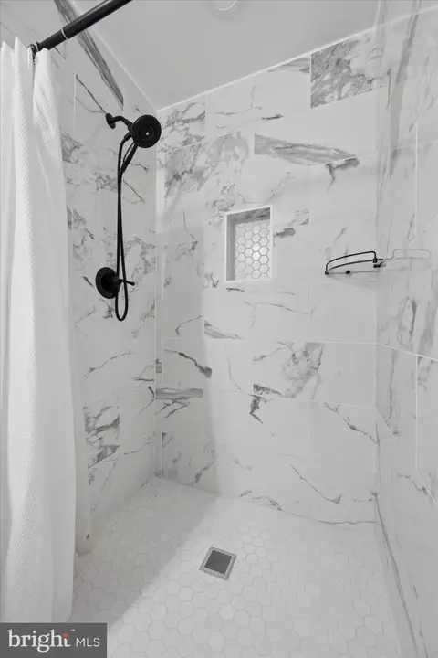 Bath - 7052 Linganore Rd, Frederick, MD 21701 photo 2 of 3
