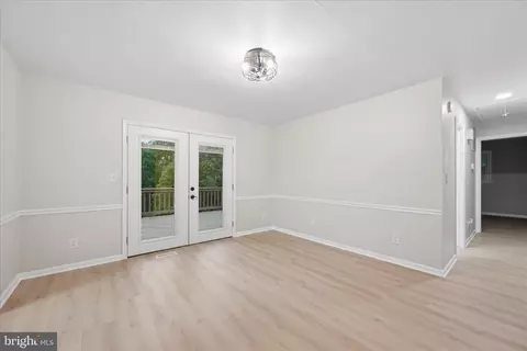 Entry Way - 7052 Linganore Rd, Frederick, MD 21701 photo 2 of 10