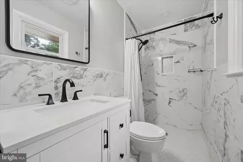 Bath - 7052 Linganore Rd, Frederick, MD 21701 photo 1 of 3