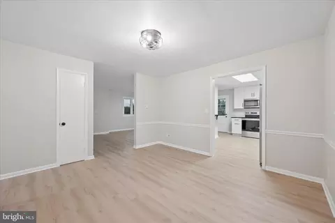 Entry Way - 7052 Linganore Rd, Frederick, MD 21701 photo 3 of 10