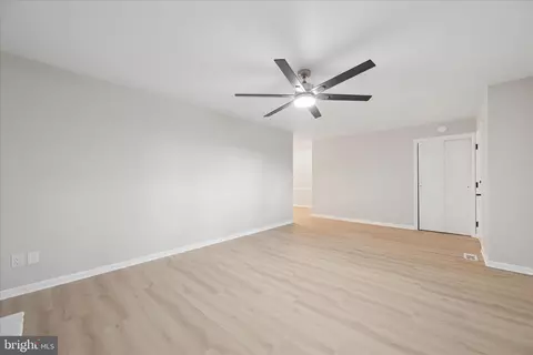 Living - 7052 Linganore Rd, Frederick, MD 21701 photo 6 of 8