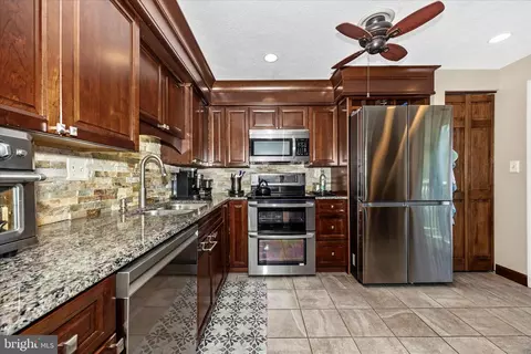 Kitchen - 6611 Haydown Ct, Frederick, MD 21703 photo 1 of 4