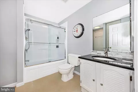 Bath - 6611 Haydown Ct, Frederick, MD 21703 photo 3 of 3