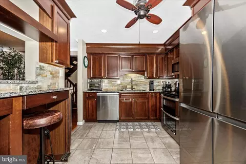 Kitchen - 6611 Haydown Ct, Frederick, MD 21703 photo 3 of 4