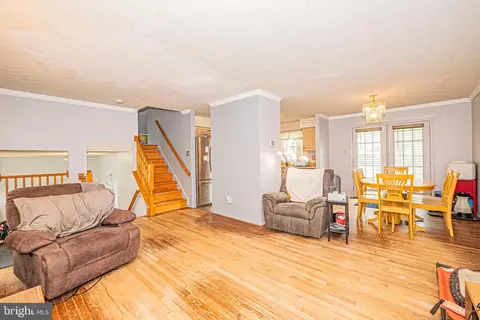 Living - 502 Teal Ct, Frederick, MD 21703 photo 4 of 6