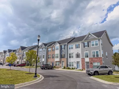 1406 Clingmans Dome Dr, Frederick, MD 21702