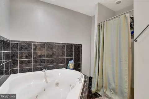 Bath - 6742 Mount Phillip Rd, Frederick, MD 21703 photo 4 of 4