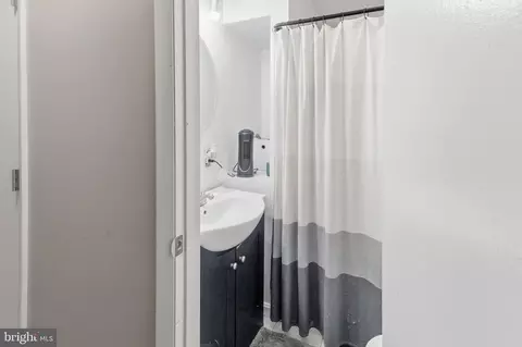 Bath - 1472 Dockside Ct, Frederick, MD 21701 photo 1 of 1