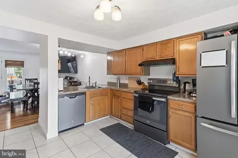 Kitchen - 1472 Dockside Ct, Frederick, MD 21701 photo 2 of 2