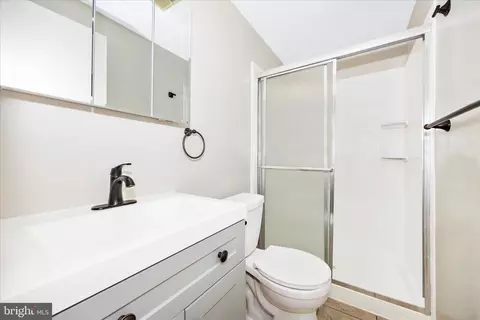 Bath - 1201 Conewago Dr, Frederick, MD 21702 photo 1 of 3