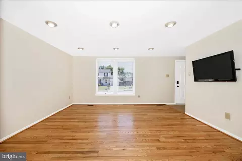 Living - 1201 Conewago Dr, Frederick, MD 21702 photo 2 of 9