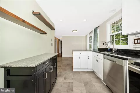 Kitchen - 6901 Trout Ln, Frederick, MD 21702 photo 4 of 5