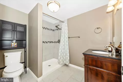 Bath - 6901 Trout Ln, Frederick, MD 21702 photo 3 of 3