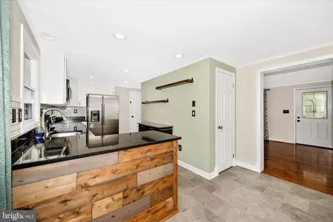 Entry Way - 6901 Trout Ln, Frederick, MD 21702 photo 2 of 7