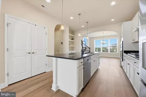 Entry Way - 1090 Holden Rd, Frederick, MD 21701 photo 5 of 16