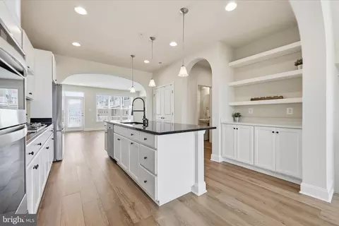 Entry Way - 1090 Holden Rd, Frederick, MD 21701 photo 4 of 16