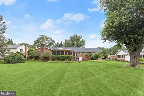 Exterior - 6806 Falstone Dr, Frederick, MD 21702 photo 10 of 15