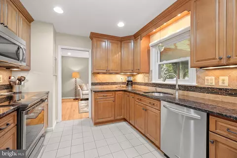 Kitchen - 6806 Falstone Dr, Frederick, MD 21702 photo 3 of 5