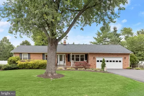 Exterior - 6806 Falstone Dr, Frederick, MD 21702 photo 8 of 15